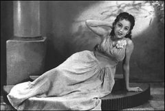 凝视的拓扑学：上官云珠雕塑中的时空褶皱